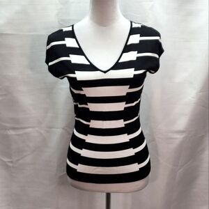 Carlisle Black and White Cap Sleeve Fitted Top Size XS
